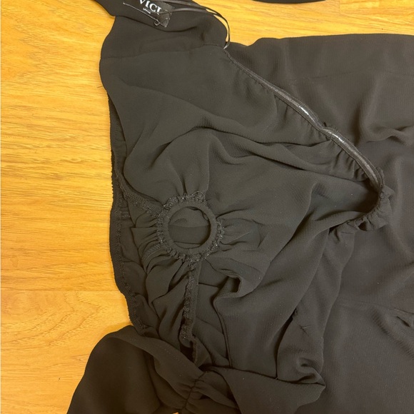 🚨MAKE AN OFFER🚨 VICI Black Circle Cut Out Jumpsuit - Picture 4 of 5